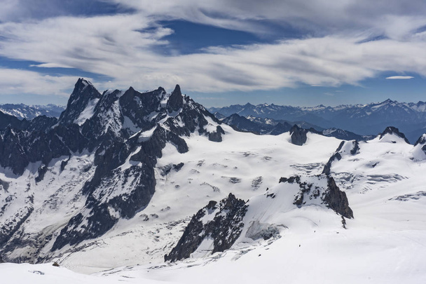 die herrliche majestätische kulisse des mont blanc massivs. Alpen. - Foto, Bild