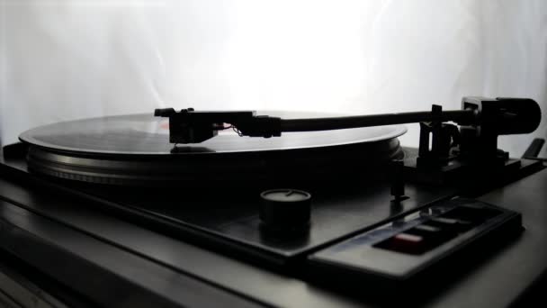 Sammuta Spinning Record Player Vintage Vinyyli
 - Materiaali, video