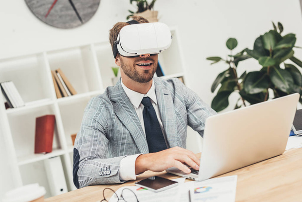 businessman in vr headset - Photo, Image