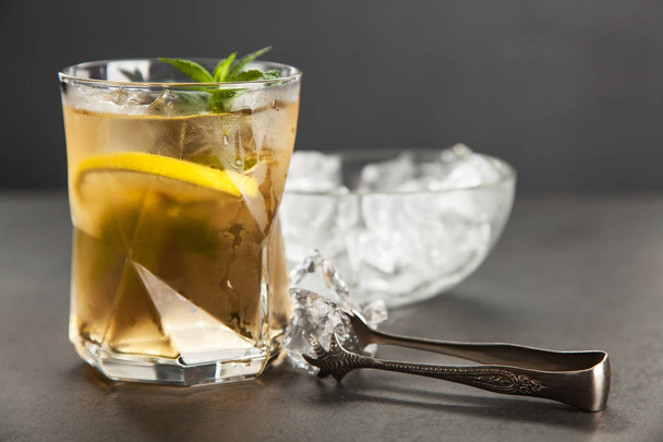Ice tea with lemon and mint - Fotografie, Obrázek