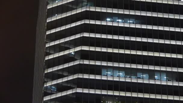 Vértes felhőkarcoló: éjszaka, városi morden üzleti épületek district. - Felvétel, videó