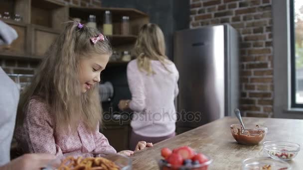 Cheerful mother offering daughter homemade cookies - Imágenes, Vídeo