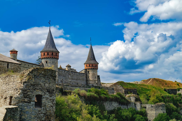 Castelo de Kamianets-Podilskyi na Ucrânia
 - Foto, Imagem