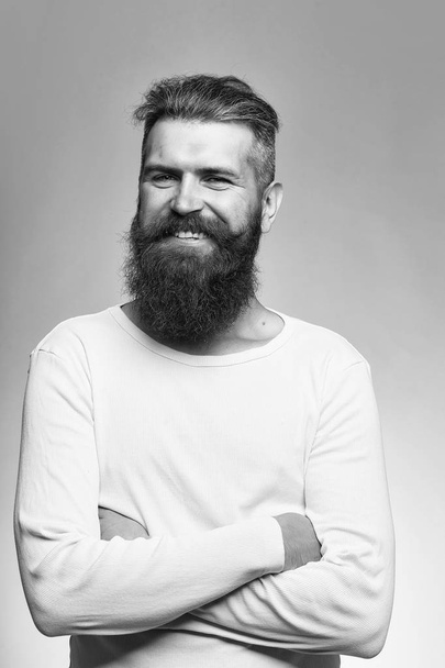 Bearded man with mobile phone - Zdjęcie, obraz