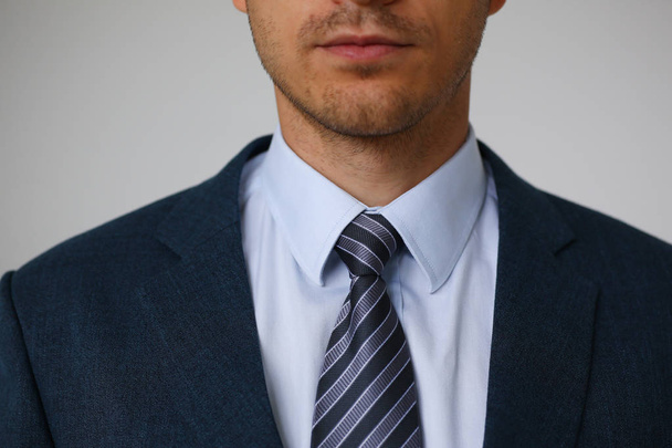 Krawat na koszuli garnitur firma stylu mężczyzna moda sklep - Zdjęcie, obraz
