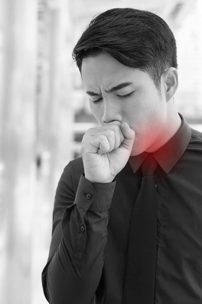 hombre enfermo tosiendo con resfriado o gripe
 - Foto, imagen