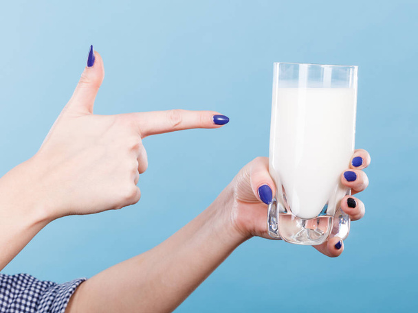 Woman hand holding glass of milk - Фото, зображення