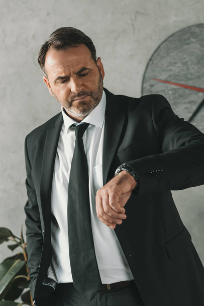 businessman looking at watch - Photo, Image