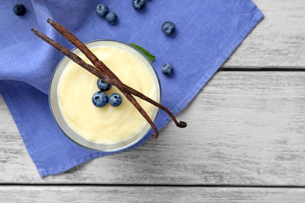 Vanilla pudding with blueberries  - 写真・画像