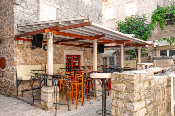 Chairs and tables in cafe - Φωτογραφία, εικόνα