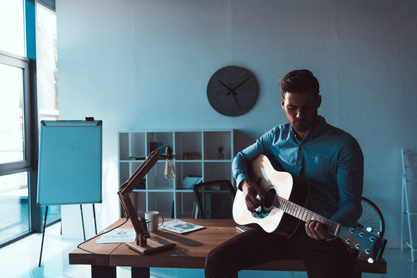 businessman with guitar in office - 写真・画像