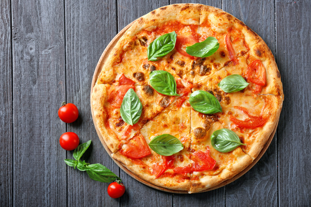 pizza with cherry tomatoes  - Foto, afbeelding