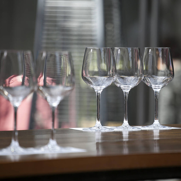 the empty glasses on the table for a banquet - Fotoğraf, Görsel