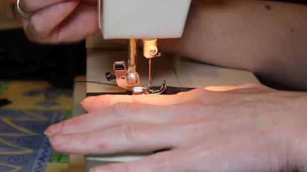 Máquina de coser
 - Metraje, vídeo