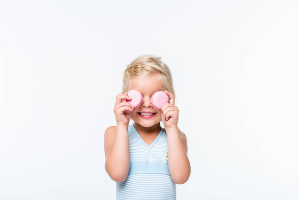 happy child with macaroons - Φωτογραφία, εικόνα