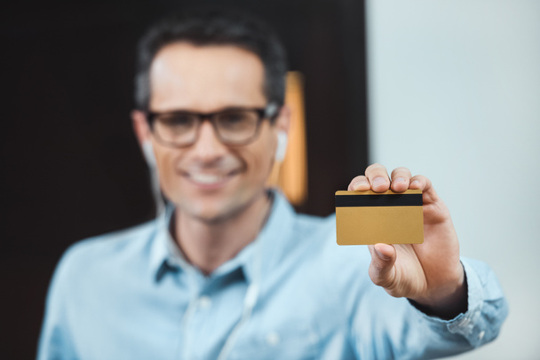 hombre de negocios con tarjeta de crédito - Foto, Imagen