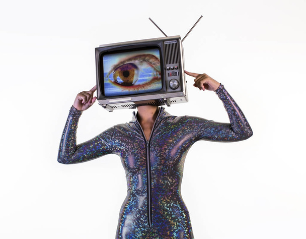 τηλεόραση κεφάλι γυναίκας με μάτι βίντεο - Φωτογραφία, εικόνα