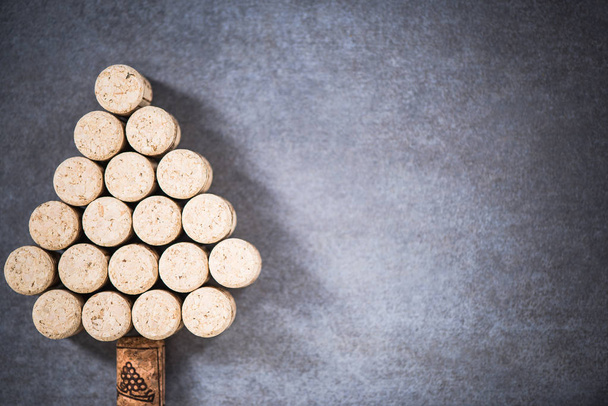Christmas tree made from natural wine corks - 写真・画像