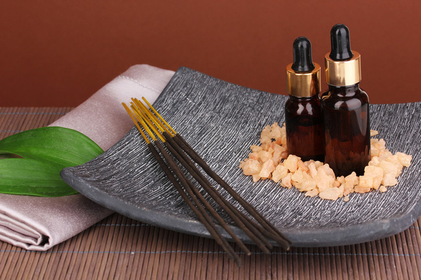 aromatherapy setting on brown background - Foto, Bild