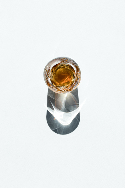 whiskey in glass with shadow - Φωτογραφία, εικόνα