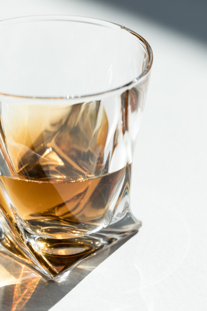 bourbon in vetro
 - Foto, immagini