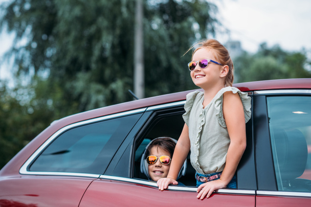 niños en viaje en coche
 - Foto, Imagen