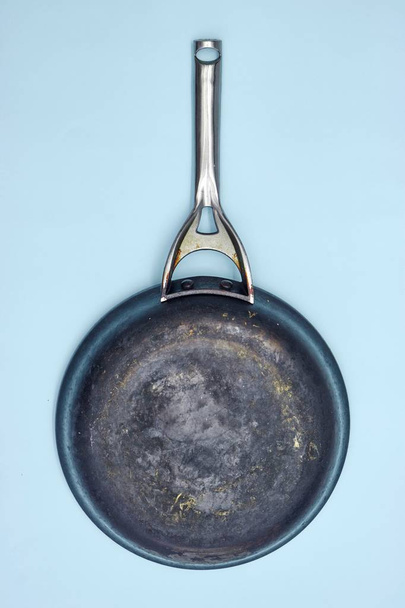 A studio photo of a frying pan - Фото, изображение