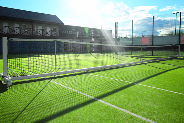 Beautiful tennis court on sunny day - Foto, Imagen