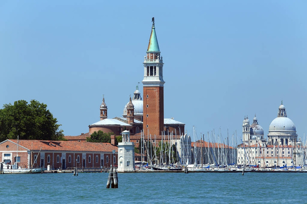 Βενετία Ιταλία κουδούνι πύργο από Εκκλησία Αγίου Γεωργίου και ο θόλος του t - Φωτογραφία, εικόνα