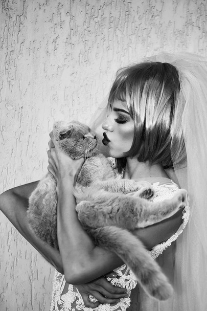 bride with orange hair and cats - Foto, Imagem