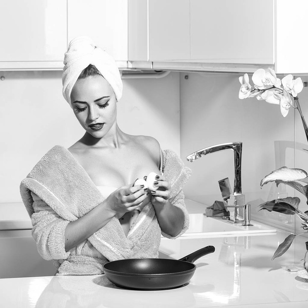 Sexy cooking housewife - Fotoğraf, Görsel