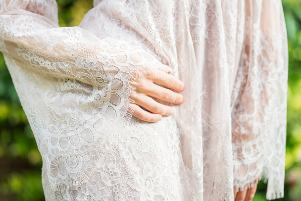 Beyaz dantel elbise kız  - Fotoğraf, Görsel