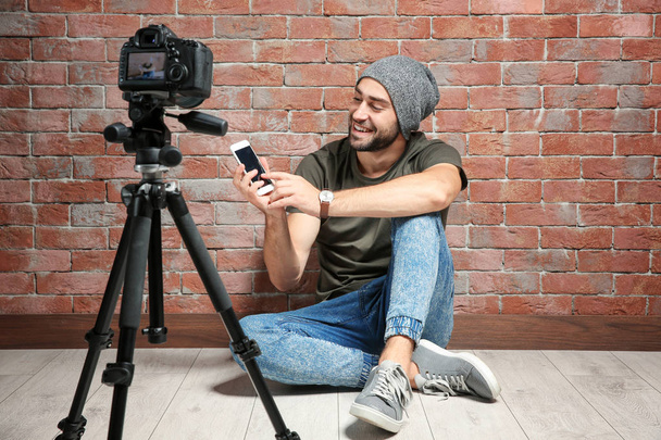 Blogger recording video  - Zdjęcie, obraz