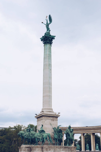 ブダペストの英雄広場,ハンガリー - 写真・画像
