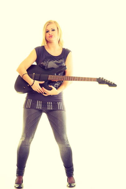 Woman artist player with electric guitar. - Foto, afbeelding