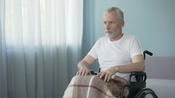 Worker of rehabilitation center supporting disabled man, advising not to give up - Materiał filmowy, wideo