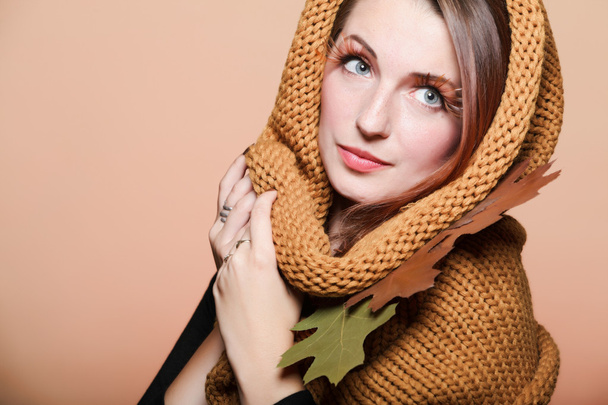 Autumn woman fresh girl glamour brown hair eye-lashes - Foto, Imagen