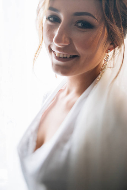Bride in elegant wedding dress - Fotó, kép