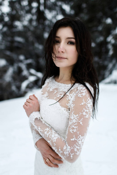 beautiful bride in winter forest - Fotó, kép