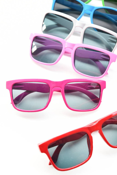Сучасні модні сонцезахисні окуляри
 - Фото, зображення
