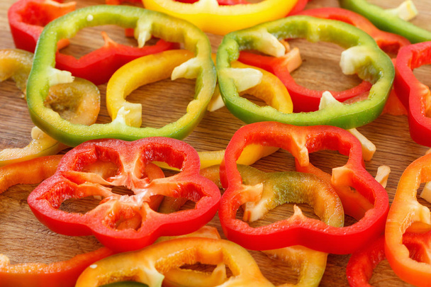 Background of fresh sliced bell peppers - Foto, afbeelding