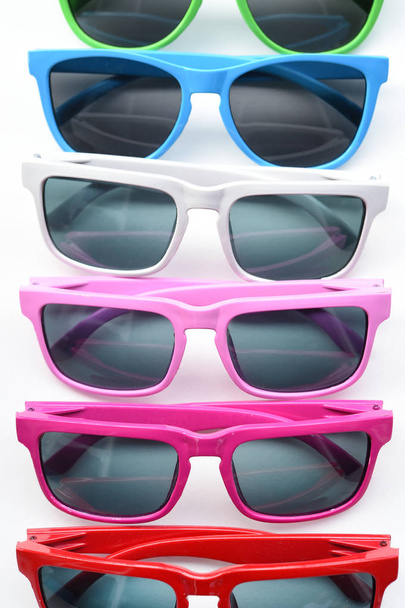 Сучасні модні сонцезахисні окуляри
  - Фото, зображення