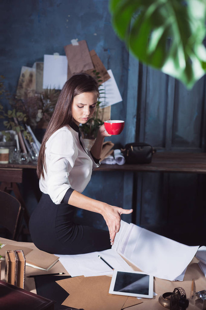 Young beautiful woman working with cup of coffee - Φωτογραφία, εικόνα