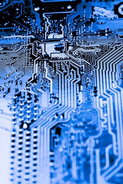 Resumen, Primer plano de los circuitos electrónicos en la placa base de la tecnología informática. (placa lógica, placa base de la CPU, placa principal, placa del sistema, mobo
) - Foto, imagen