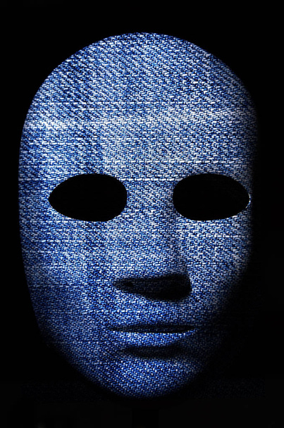 Siyah arkaplan ile mavi neon yüz maskesi - Fotoğraf, Görsel