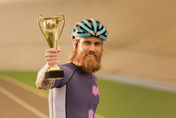 cyklista s champion cup - Fotografie, Obrázek