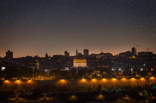 Nachtlichter des Stadtbildes von Jerusalem - Foto, Bild