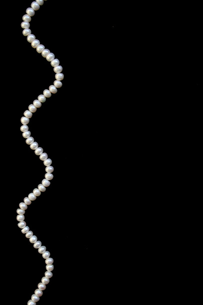 White pearls on the black silk - Fotografie, Obrázek