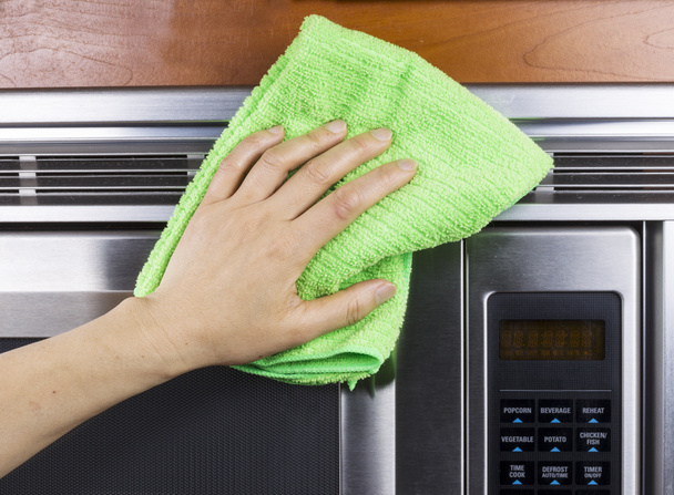 čištění kuchyňské spotřebiče ventilátor průduchy na mikrovlnná trouba - Fotografie, Obrázek