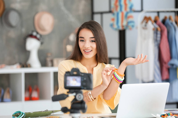 female blogger recording video - Zdjęcie, obraz